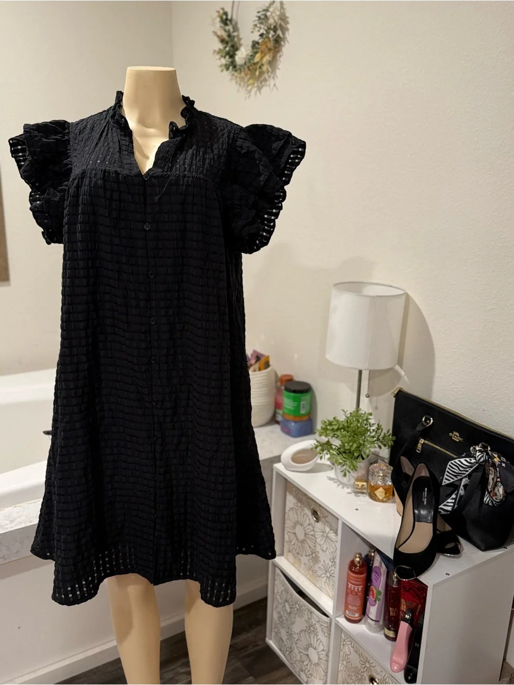Davi & Dani Black Textured Ruffle Sleeve Midi Dress • Size Large